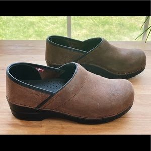 Sanita Pro. Clogs Women’s 38 Antique Brown